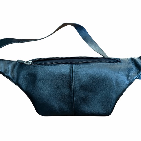 Unique Vintage Black Leather Waist Bag - Picture 3 of 3